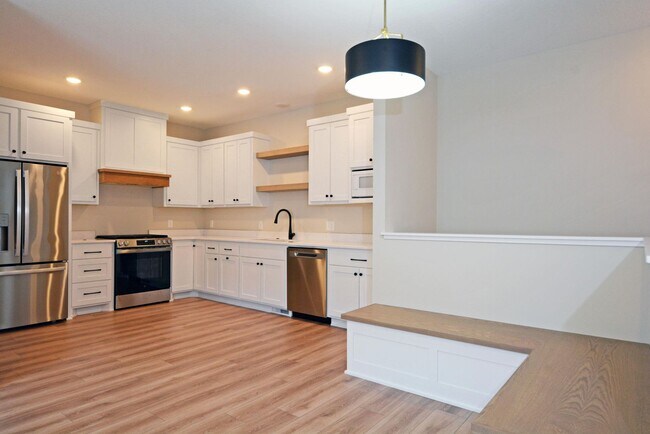 Foto del edificio - New Construction Townhouse Available Now in Roseville!
