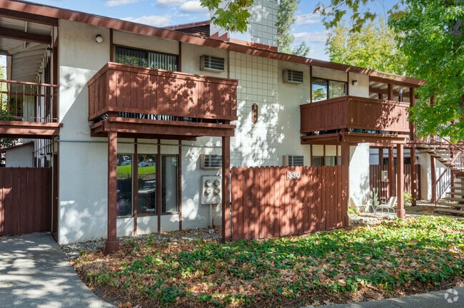 330 Golf Rd Building - 330 Golf Club Rd