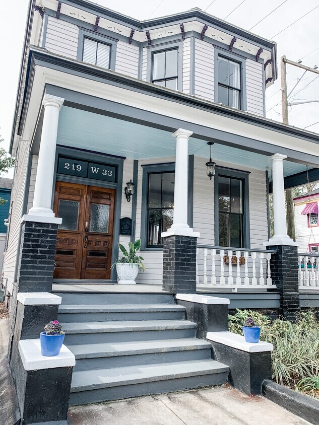 Primary Photo - 219 W 33rd St