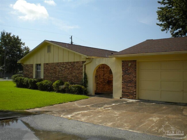 Building Photo - 2015 Frontera St