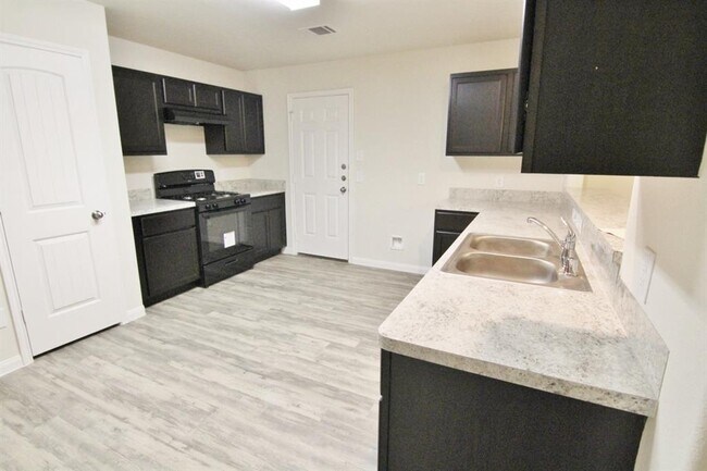 Building Photo - 5810 New Endings Ct