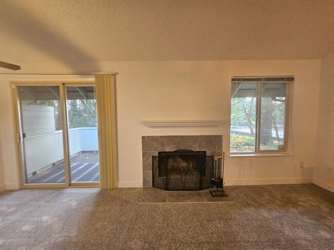 Building Photo - Federal way remodeled 1 bedroom & 1 bath c...