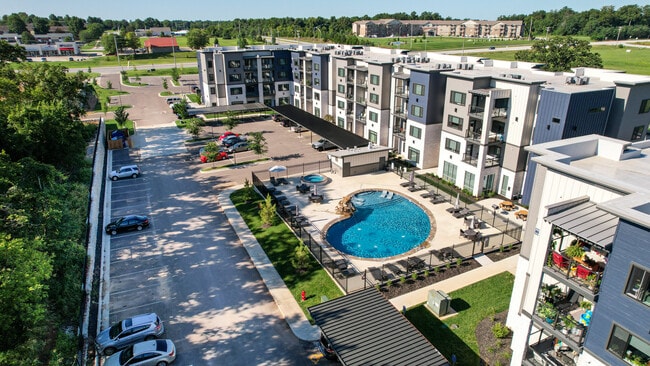 Building Photo - The Silverleaf Apartments