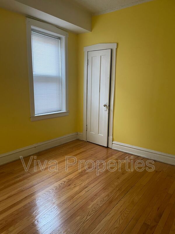 Building Photo - 1119 N Christiana Ave