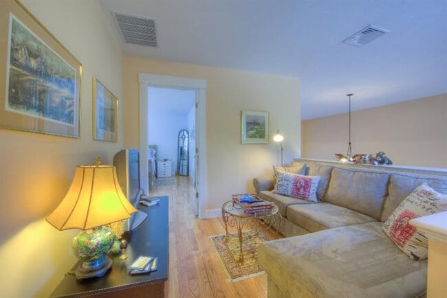 Foto del edificio - 9 Aspen Rd