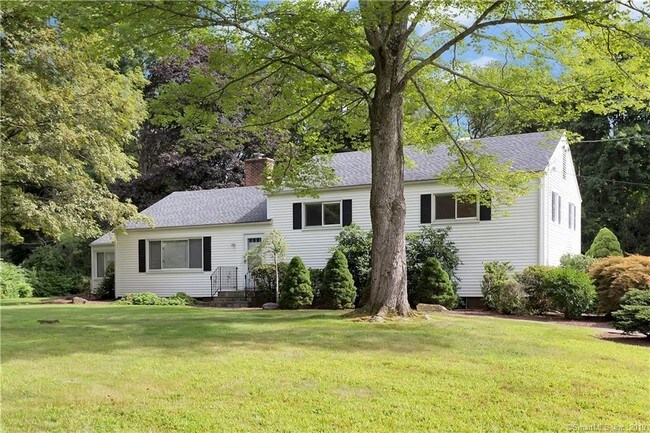 Building Photo - 10 Brooklawn Dr