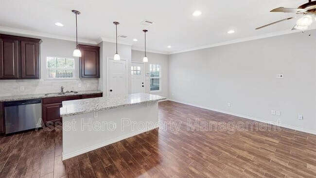 Building Photo - 1102 Oney Hervey Dr