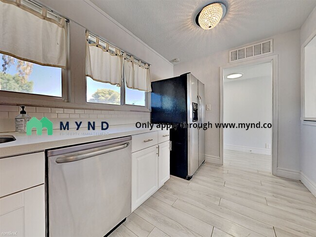 Building Photo - 4 br, 2 bath House - 842 N Las Palmas Dr