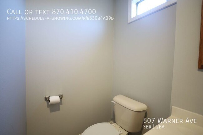 Building Photo - Recently renovated 3 bed / 2 bath house