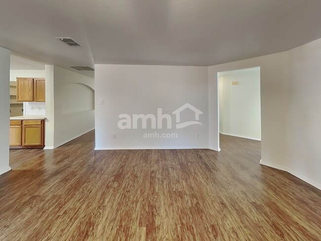 Foto del edificio - 7110 Chambers Creek Ln