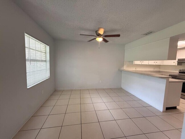 Foto del edificio - 3153 Bloomingdale Villas Ct