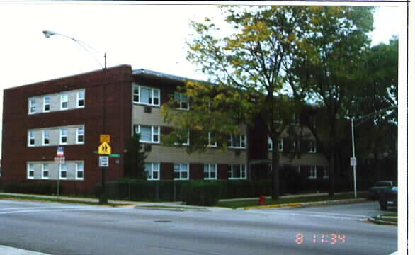 Building Photo - 4633 N Kimball Ave