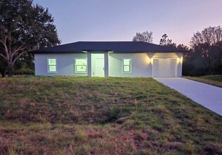 Building Photo - 715 Tunney St