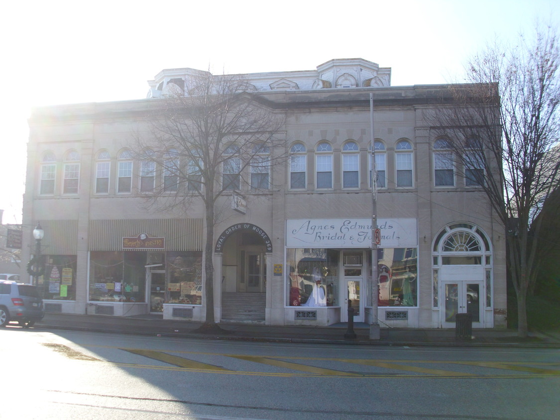 Primary Photo - 320-322 E High St