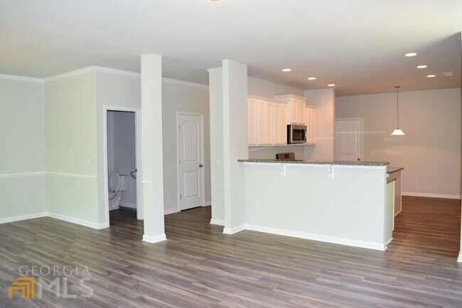 Foto del edificio - 74 Newnan Lakes Dr