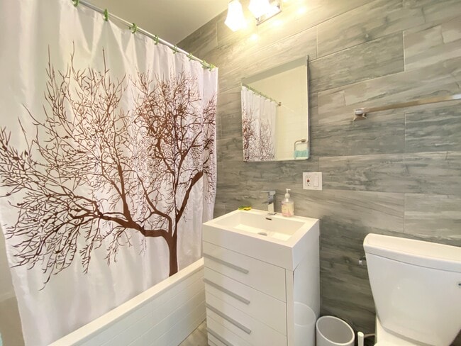 Foto del edificio - 62 W 106th St