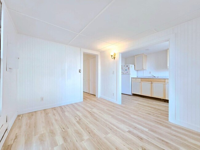 Building Photo - 420 Middlebury St