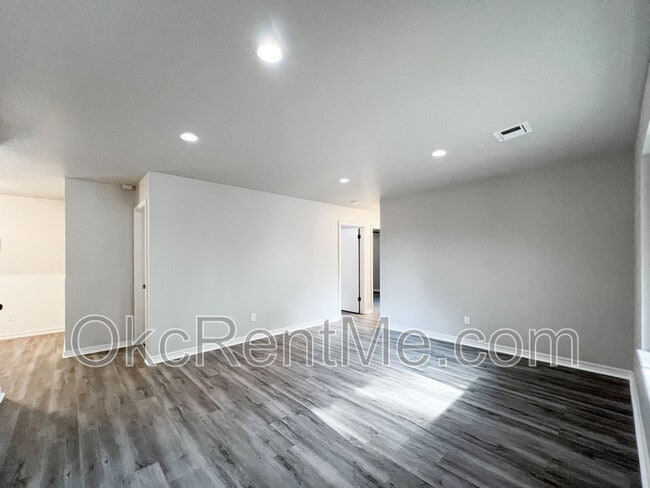 Building Photo - 2700 N Wheeler Ave