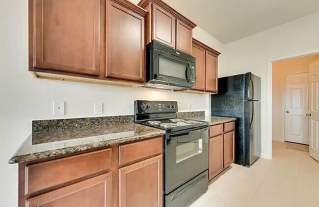 Building Photo - Stunning 4BR House in Highlands