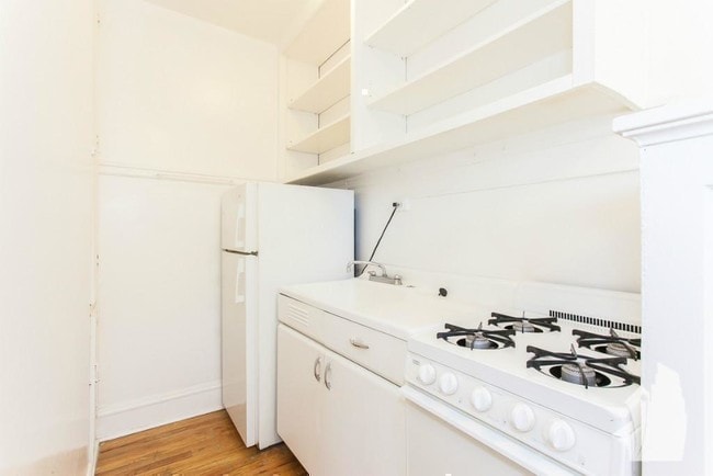 Building Photo - 4631 N Paulina St