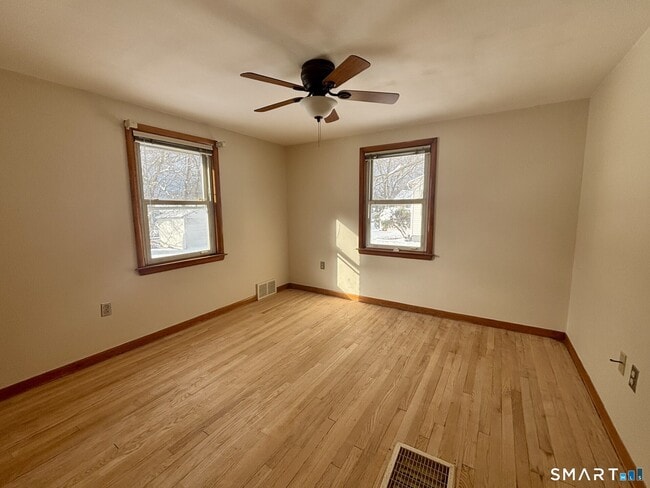 Building Photo - 148 Edgewood Dr