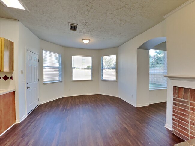 Foto del edificio - 2911 Linda Dr