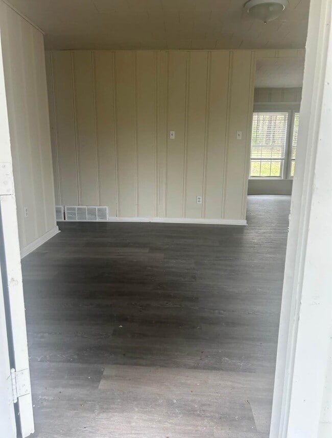 Building Photo - 50 Chickasaw Dr
