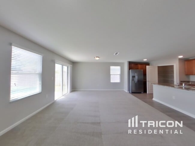 Building Photo - 2110 Pebble Point Dr