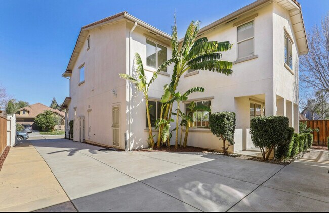 Building Photo - 16999 Sierra Gold Trl