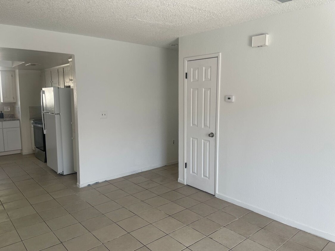 Primary Photo - 124 E Amador St