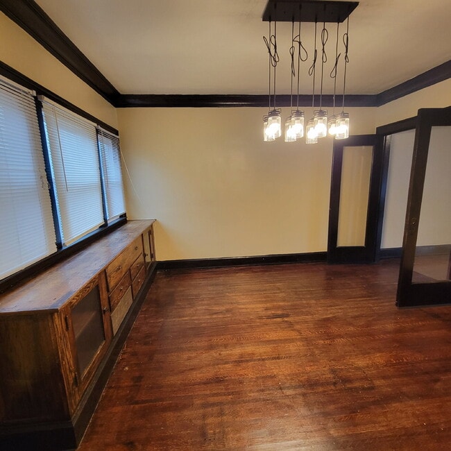 Building Photo - Beautiful 3 bedroom