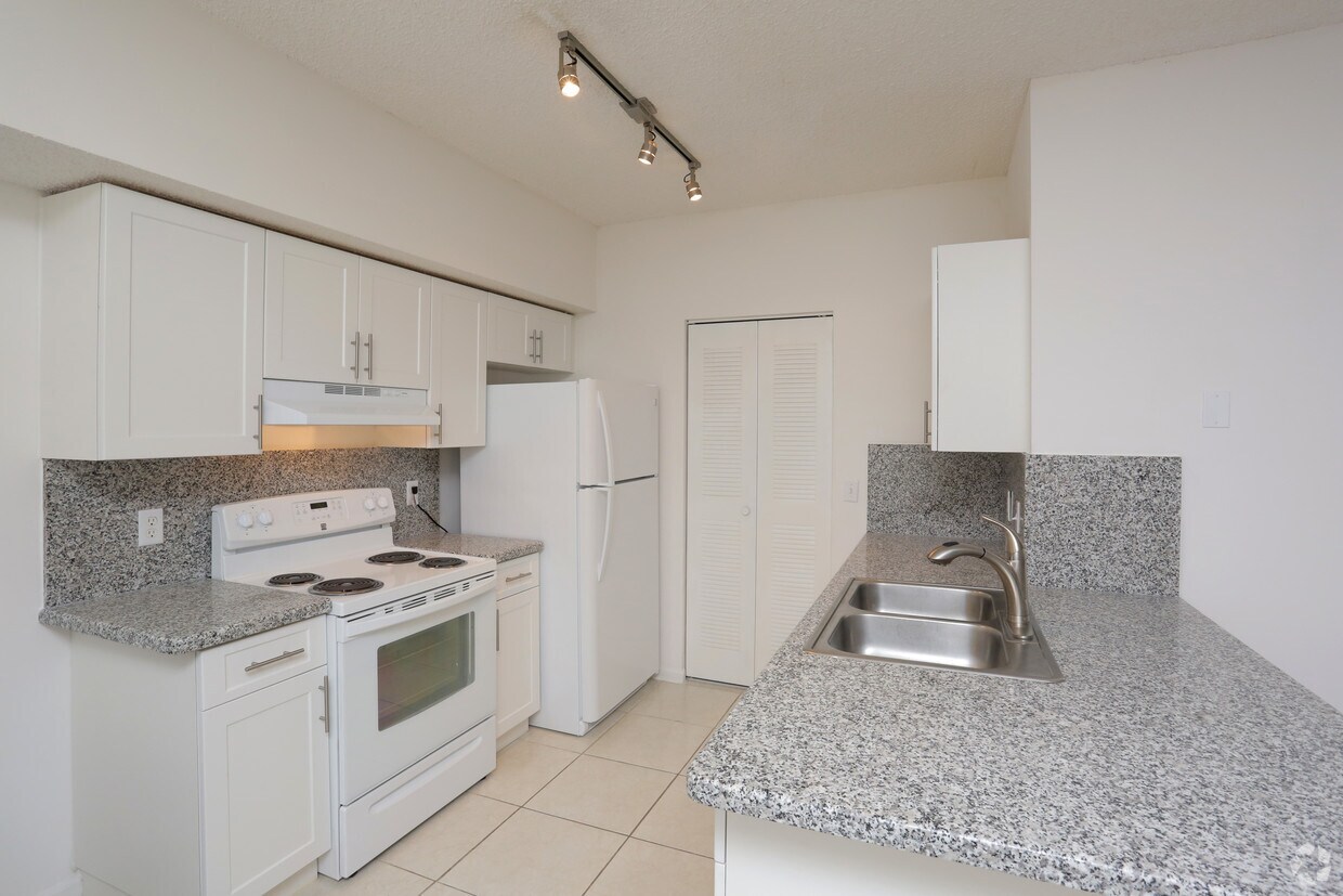 Nova Central Apartments Davie, FL