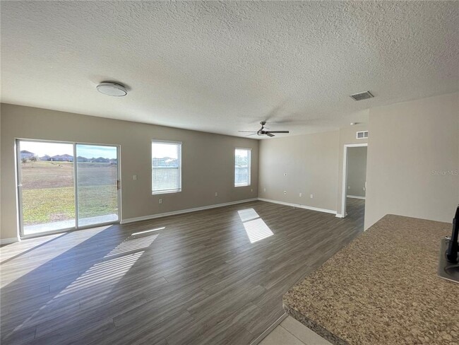 Foto del edificio - 572 Nova Dr