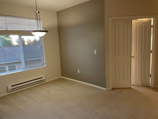 Dining - 6117 Isaac Ave SE