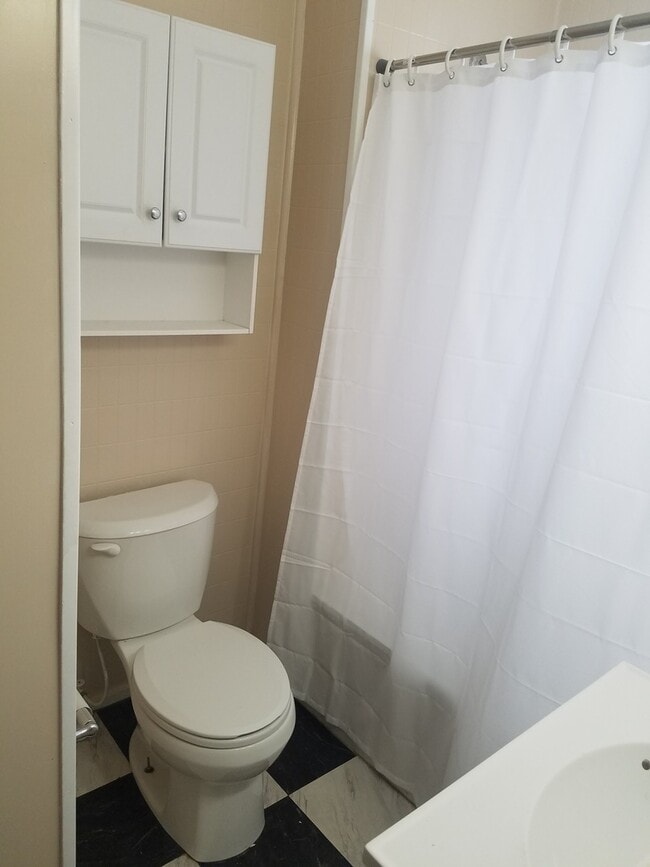 Building Photo - 2 Bedroom 1 Bath Bungalow in Pontiac