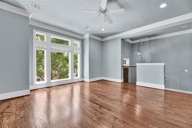 Foto del edificio - 4631 Regent Manor Dr