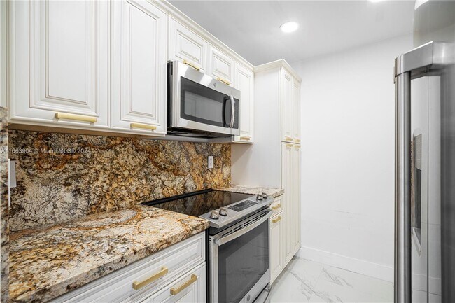 Building Photo - 7105 Miami Lakes Dr