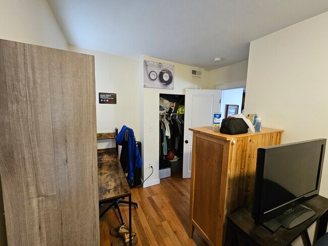 Foto del edificio - 23 Weitz St