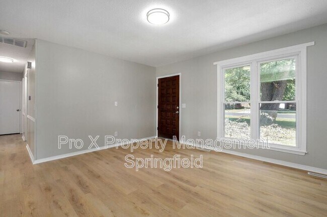 Building Photo - 714 E Rosewood St