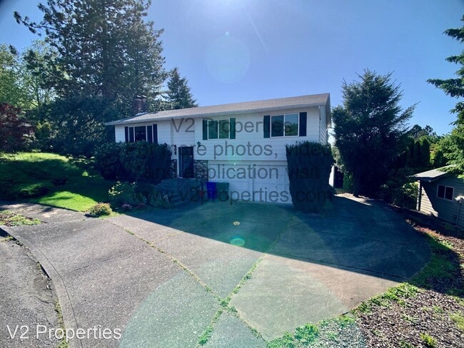 Building Photo - 3 br, 2.5 bath House - 505 SW Eastman Ct.