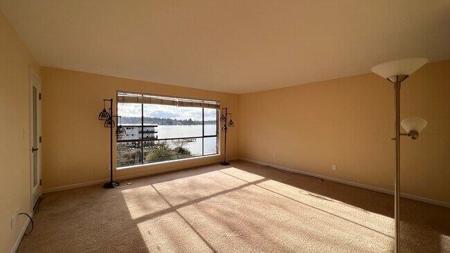 Building Photo - 6225 Lake Washington Blvd NE