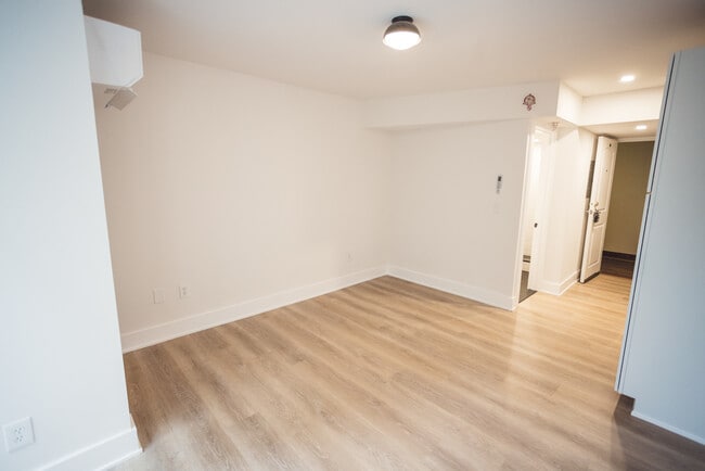 Building Photo - Albemarle Studio Apartments