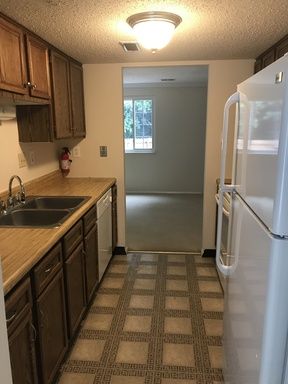 Foto del edificio - 7918 Clovertree Ct