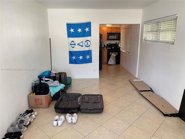 Foto del edificio - 1500 NE 8th St