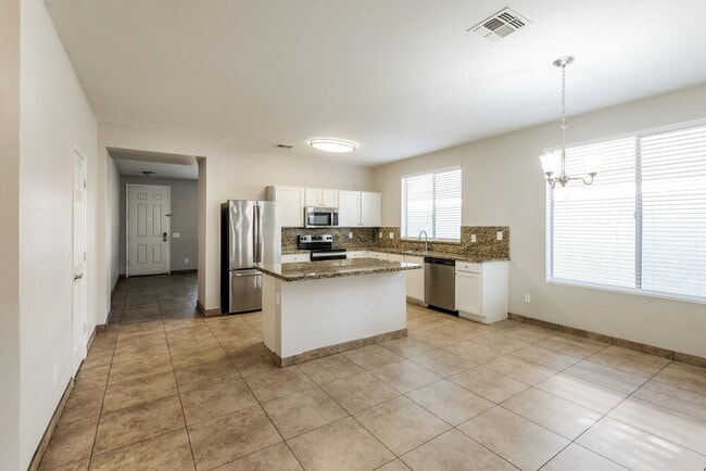 Building Photo - 3014 W Donner Dr