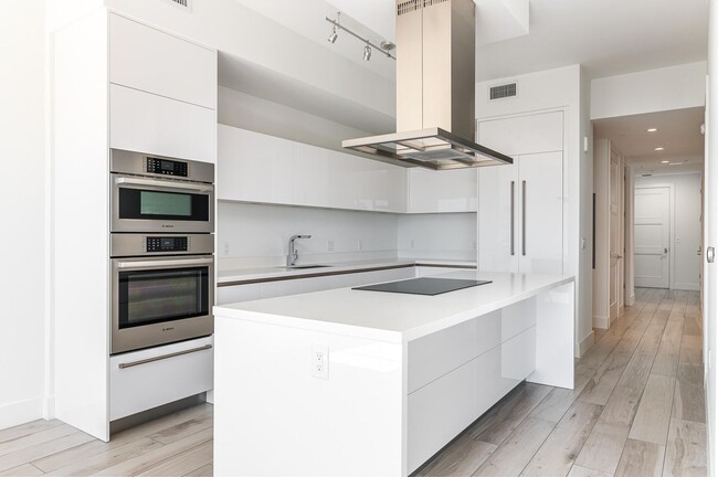 Kitchen - 155 E Boca Raton Rd