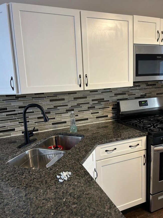 Foto del edificio - 4819 W George St