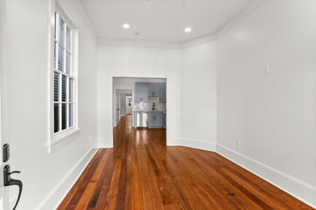 Foto del edificio - Classic shotgun located right off Magazine...