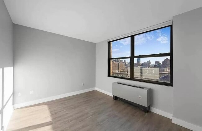 Building Photo - 120 W 23rd St