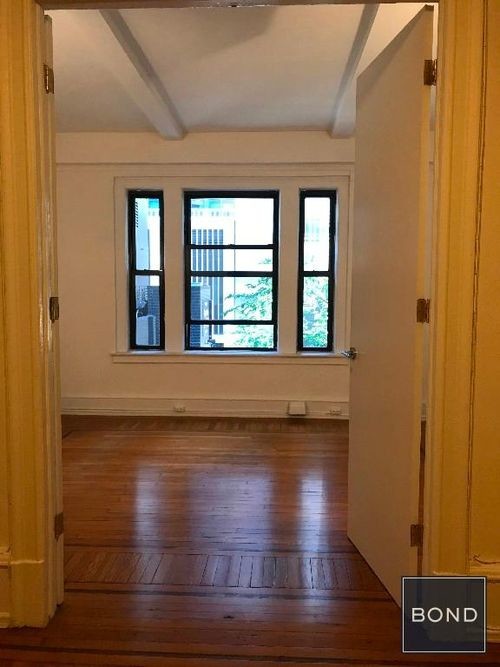 Primary Photo - 142 E 55th St